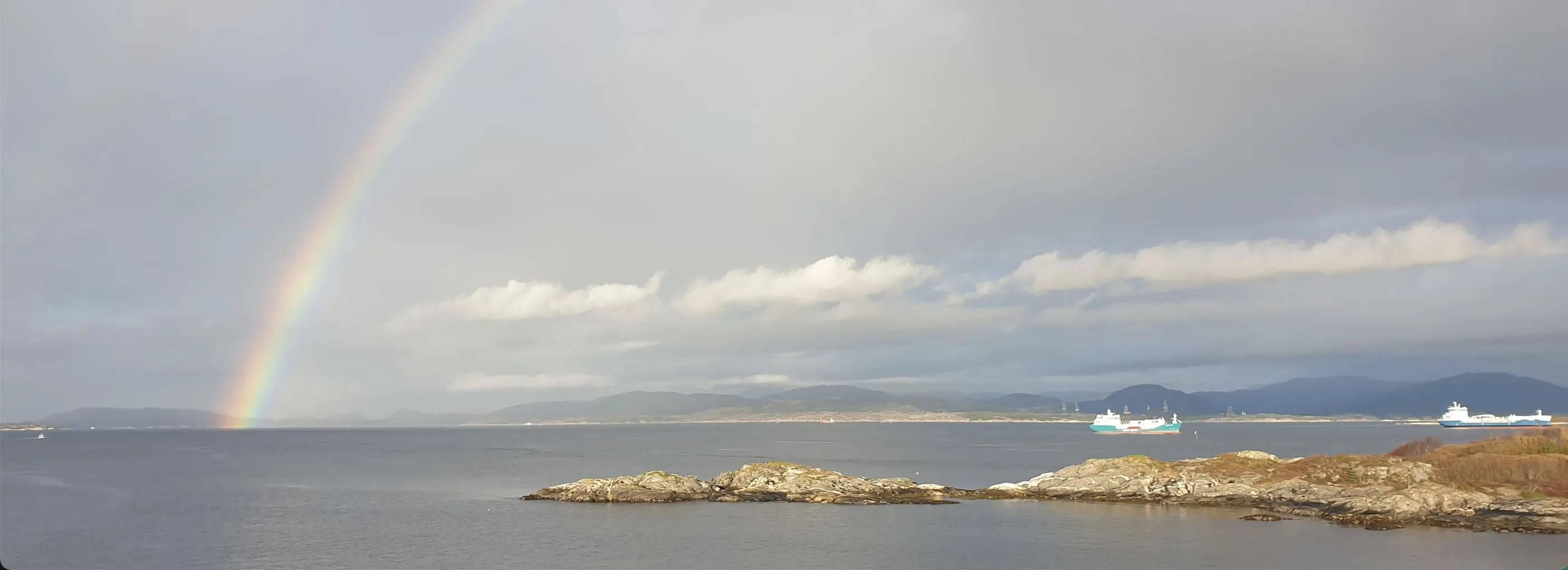 Regnbue over Fensfjorden