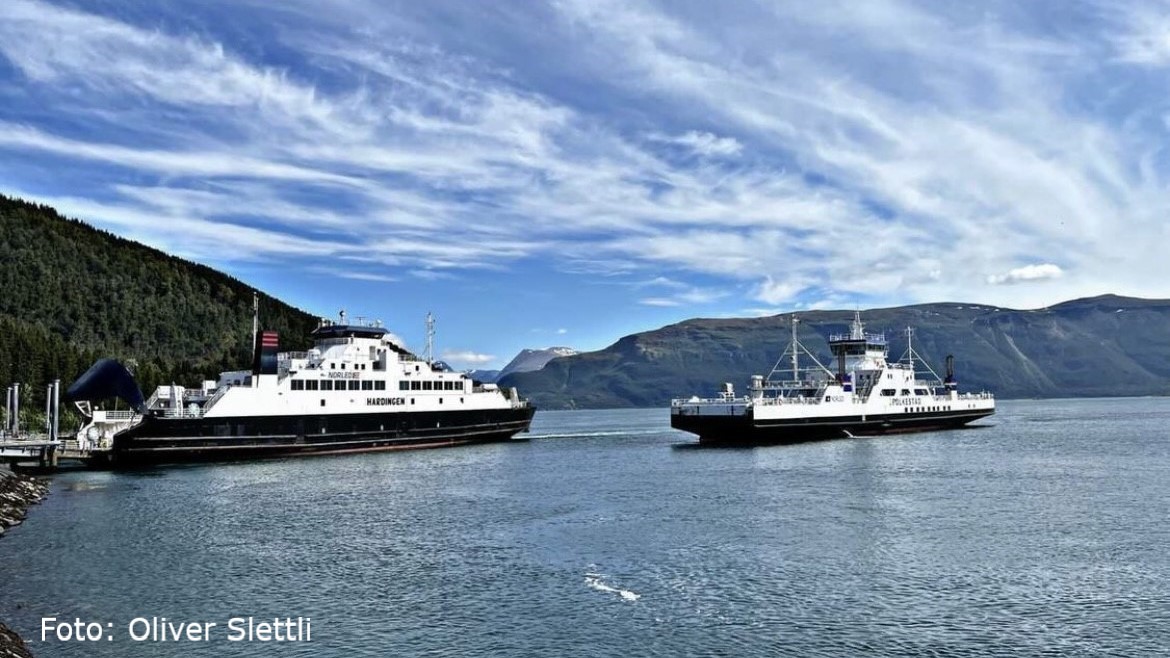 Tourbus Booking Lyngen ferries